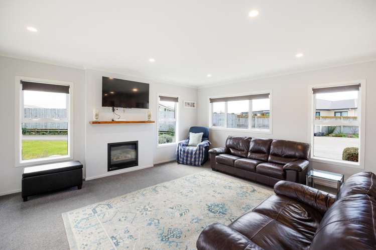 13 Roots Street East_2
