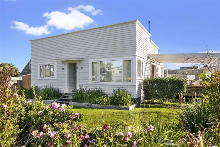 1/66 Taikata Road Te Atatu Peninsula_0