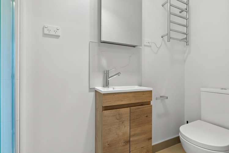 32/11 Ray Small Drive Papakura_7