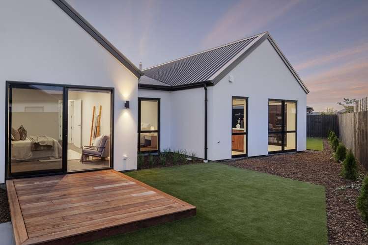 10 Orchiston Way_0
