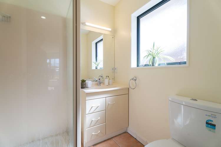 35 Ring Lane Paparangi_13