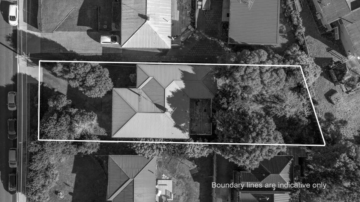 56 Woodford Avenue_0