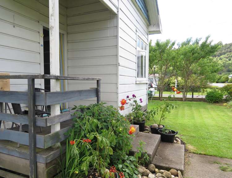 8 Ranft Street Reefton_21