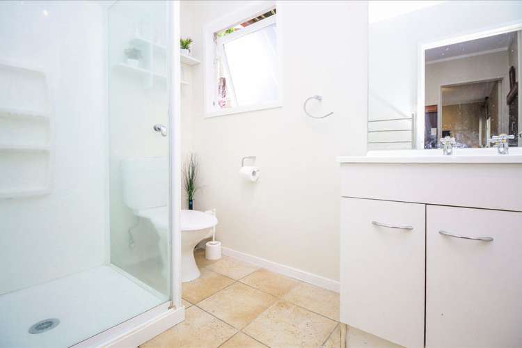 5 Hutchinsons Road Bucklands Beach_12