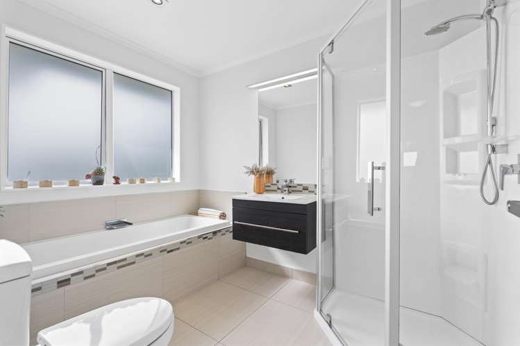 10 Bloomfield rise Stanmore Bay_16