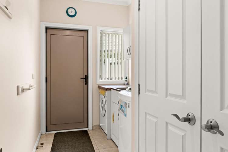 2 Delta Mews Place Clive_7