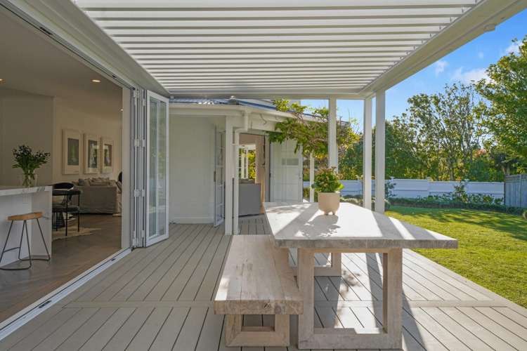 1 Almond Grove Greenhithe_2