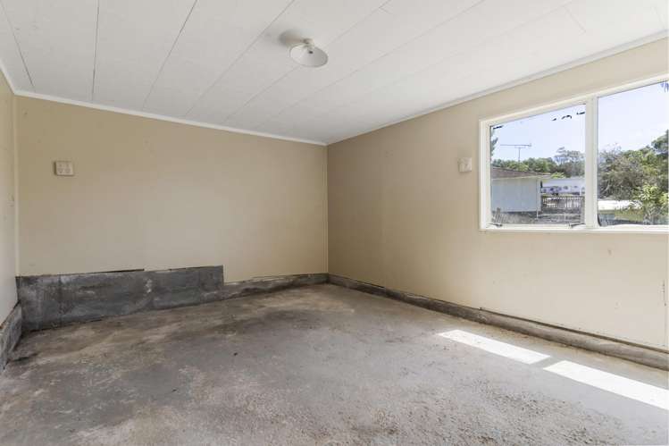 21 Hewlett Road Massey_13