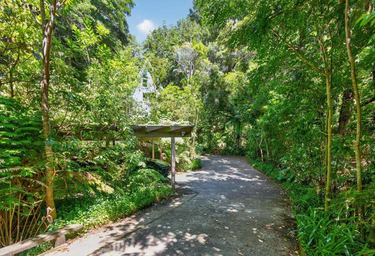 8 Tiniroa Grove Silverstream_29