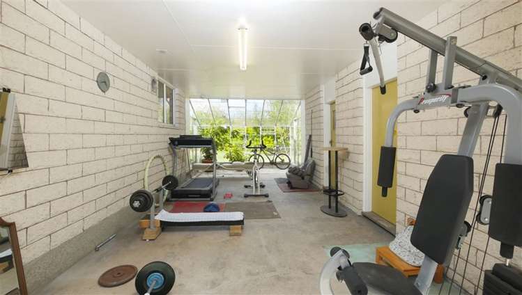 22 Guys Road Yaldhurst_11