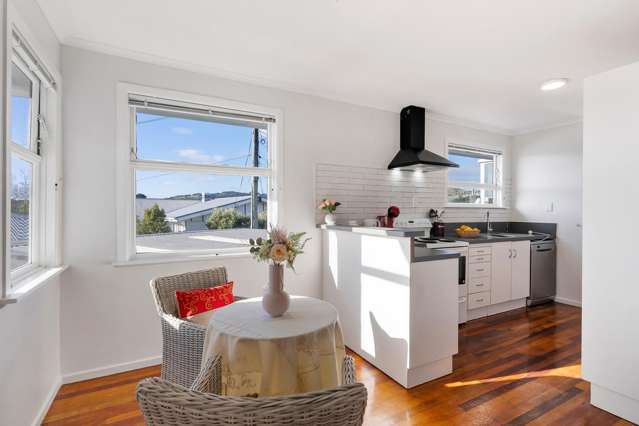 19 Diane Grove Paparangi_2