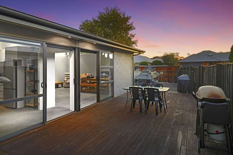 8 Tatahi Street Parklands_18