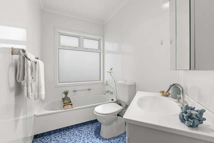 129 Akaroa Drive Maupuia_12