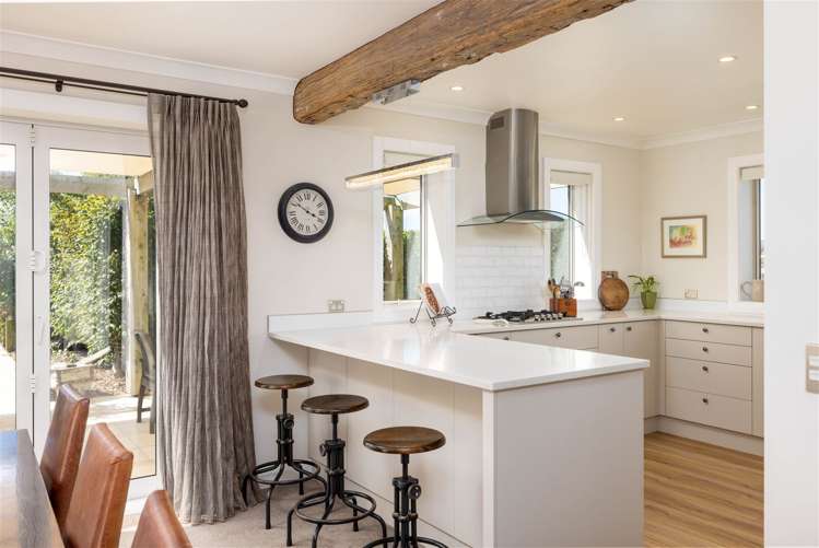 76 Carnaveron Drive Lincoln_5