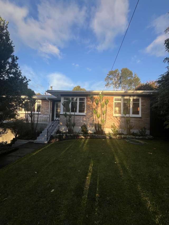 Tidy three bedroom in Owhata!