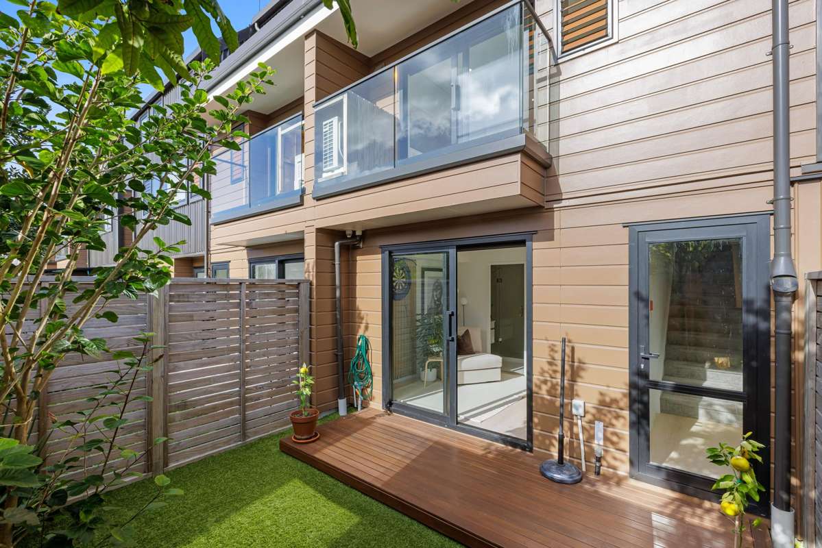 2/35 Centreway Road_0