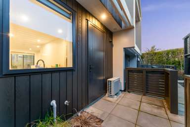 17/37 Glen Atkinson Street_4