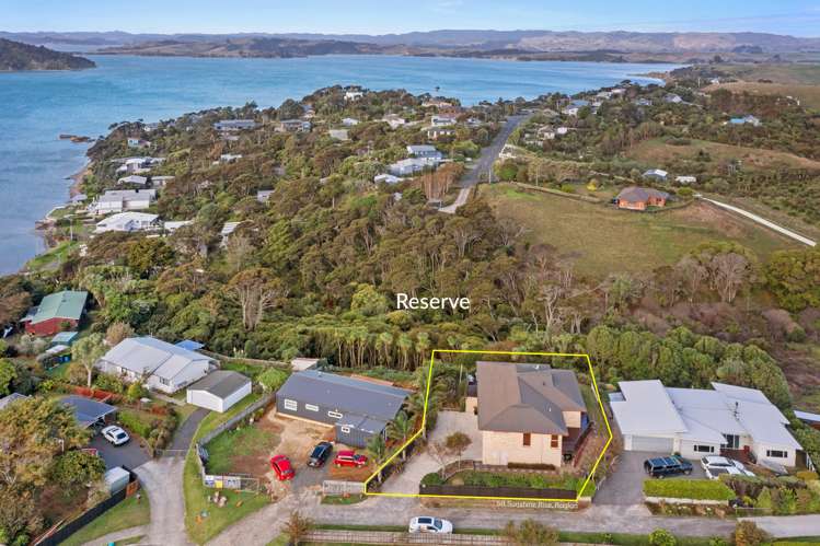 5b Sunshine Rise Raglan_4