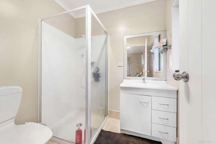 1 Rixon Place Te Atatu Peninsula_11