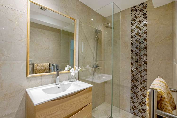 17 Limmer Place Browns Bay_26