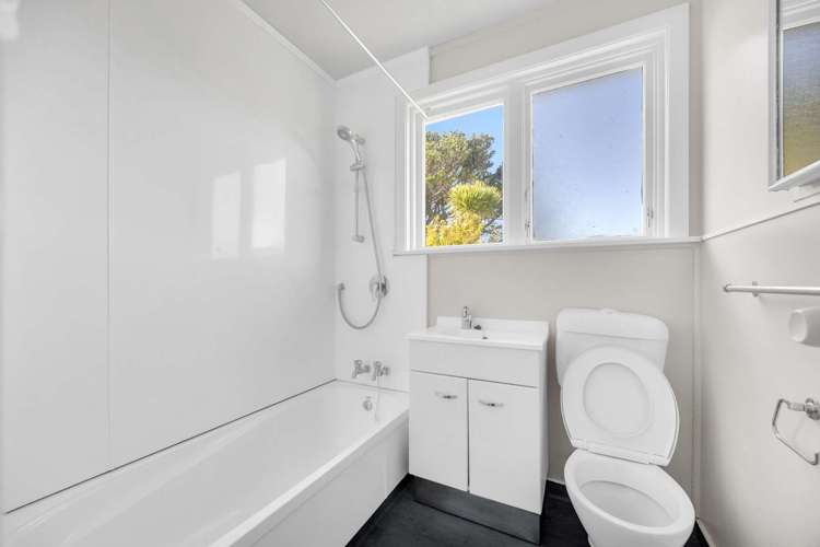 8 Montgomery Avenue Karori_11