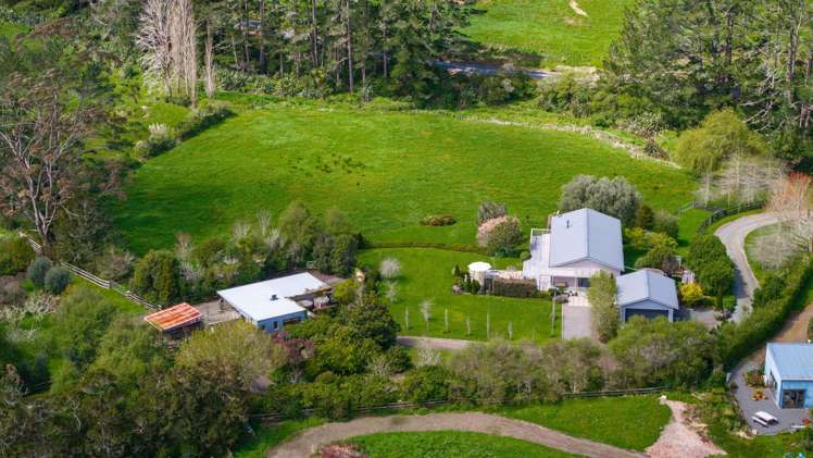 2 Valley Road Waitoki_34