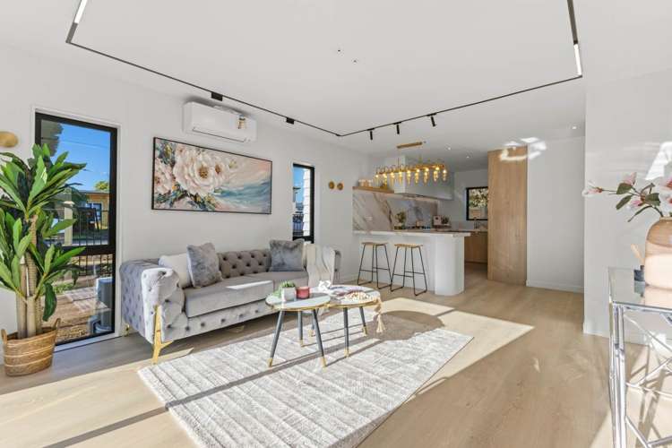 2/8 Gibbs Road_0