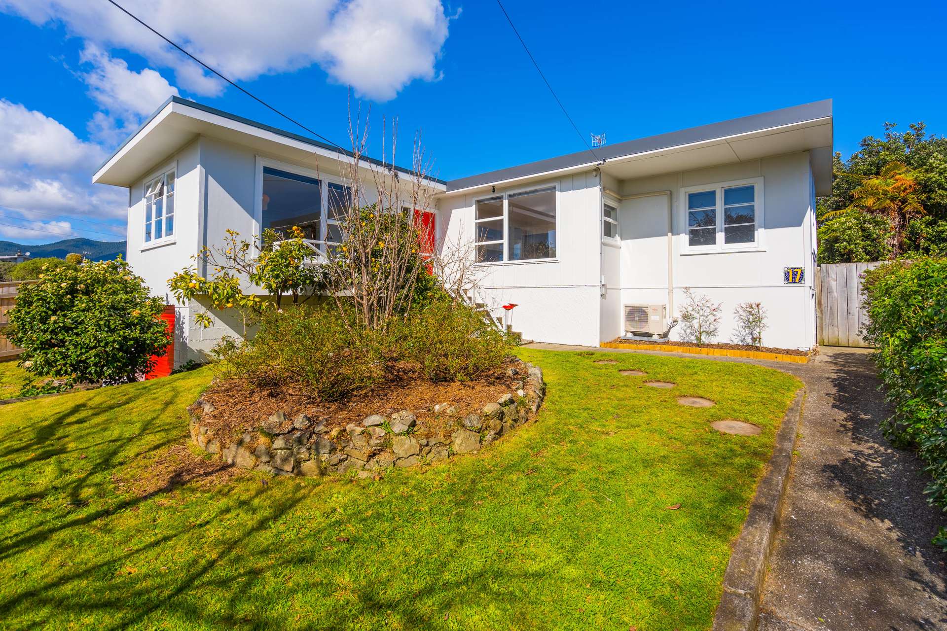 17 Kaka Road Raumati Beach_0