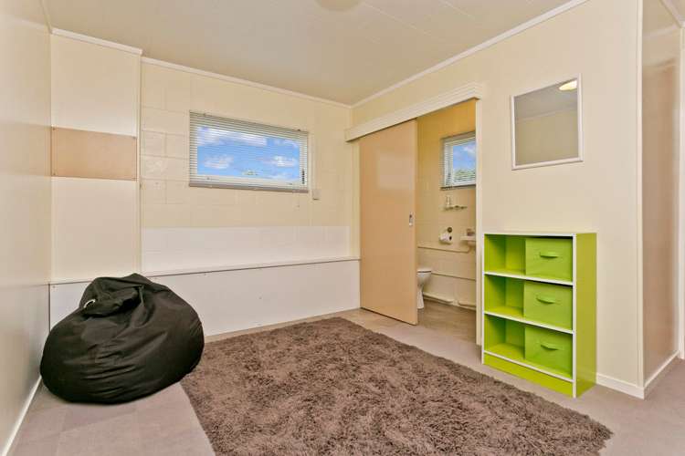 3 Stott Avenue Birkdale_17