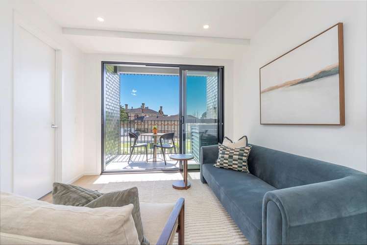 104/2A Te Ara Taurapa Point Chevalier_6