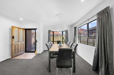 2/10 Hamilton Road_3