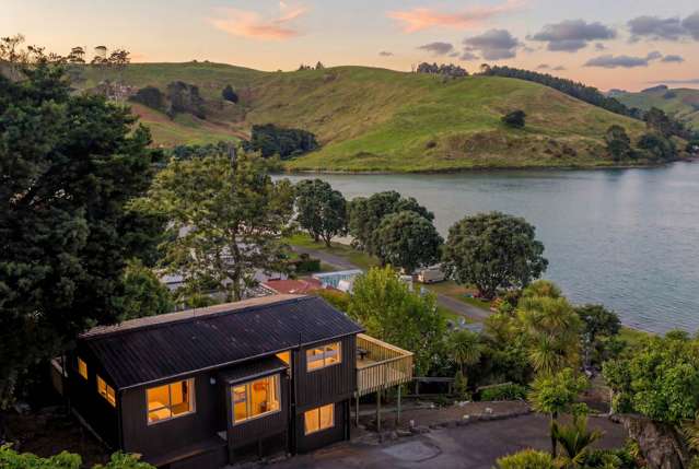 Beachfront Bach with grandstand water views