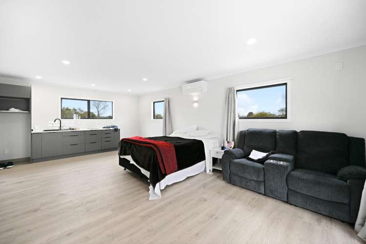 233a Raynes Road 11384_11