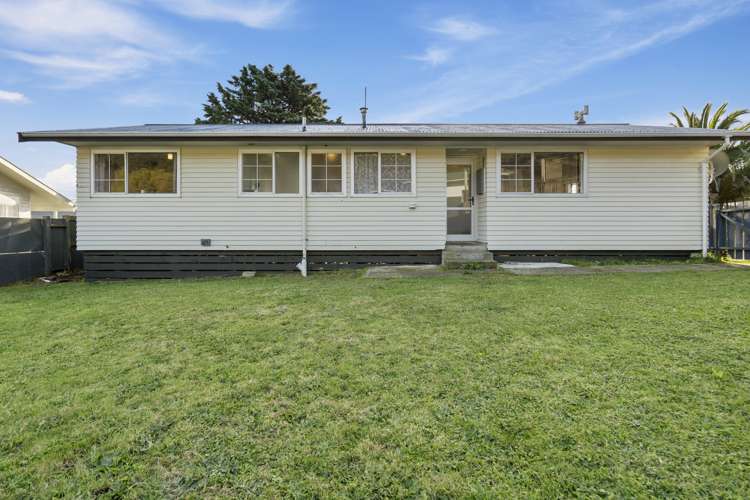 1 Bunratty Grove Wainuiomata_19