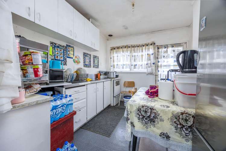 25 Point England Road Point England_12