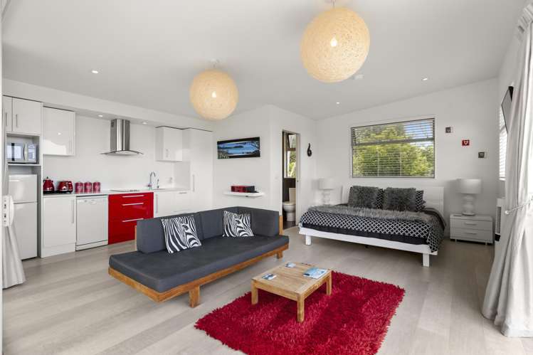 7-9 Woollams Road Onetangi_27