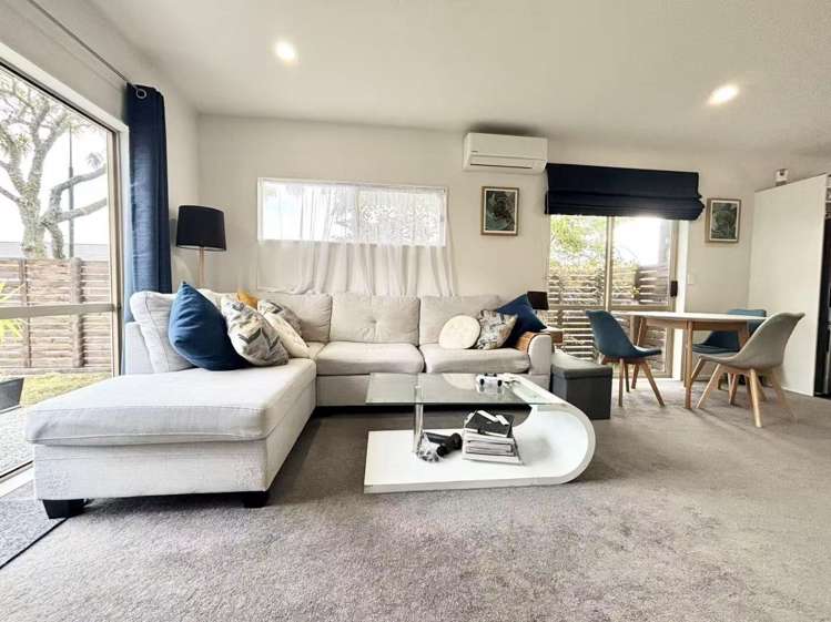 1 Butia Avenue Henderson_2