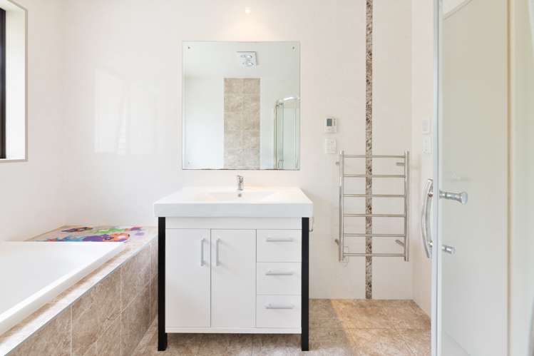 112 Lake Panorama Drive Henderson Valley_11