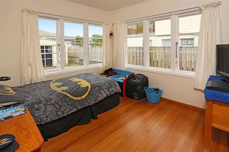 15 Henderson Valley Road Henderson_18