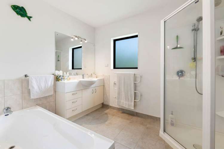 20 Rivervale Grove Stanmore Bay_23