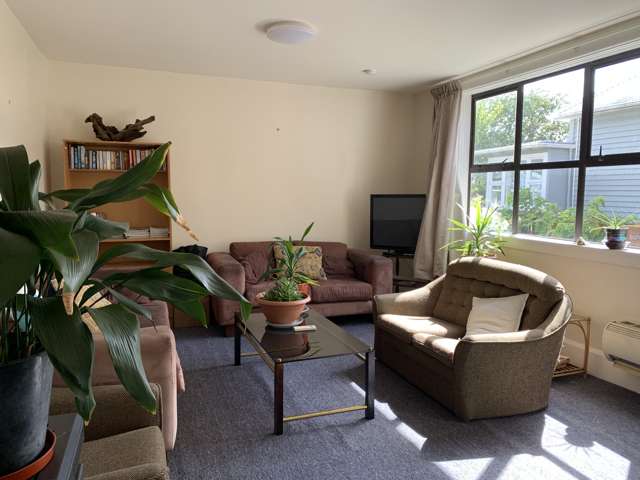 Boarding house room available on Cashel street