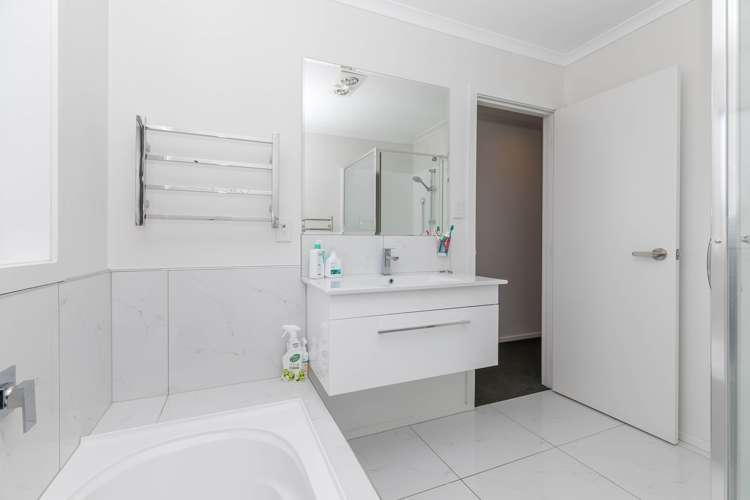 2 Blackwood Crescent Glenview_13