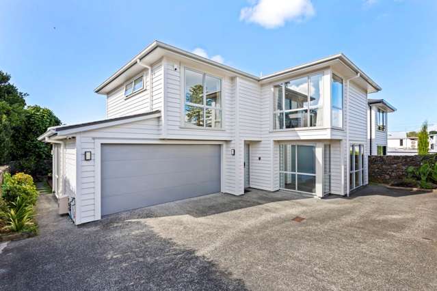 Elegant Contemporary Living in Mount Albert