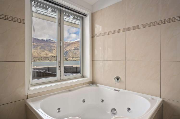 2/124 Lismore Street Wanaka_11