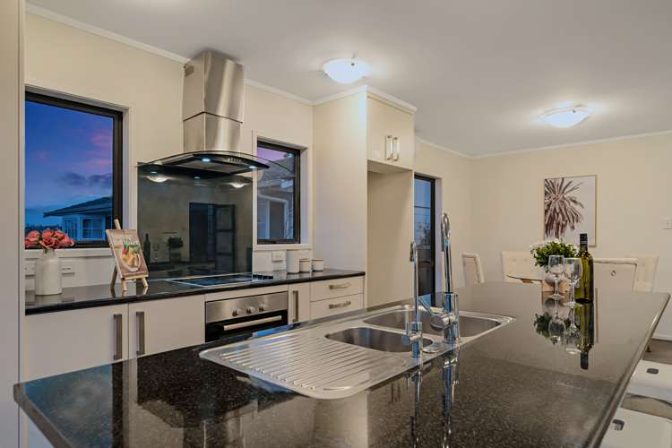 35 Eyre Street Henderson_9