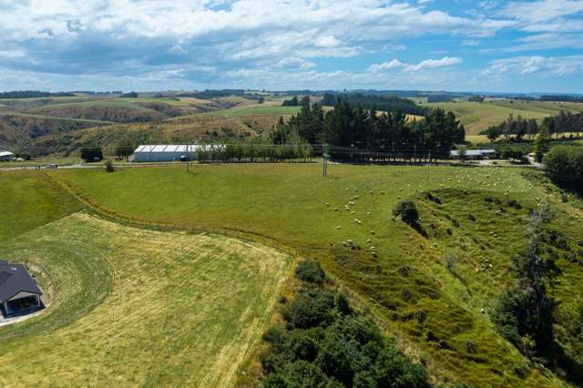 Elevated 2.90 ha Hillcrest Views - Balclutha