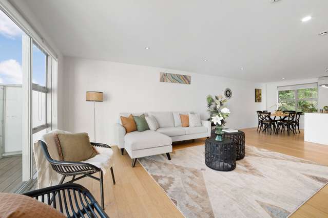 18 Saddleback Grove Karori_1