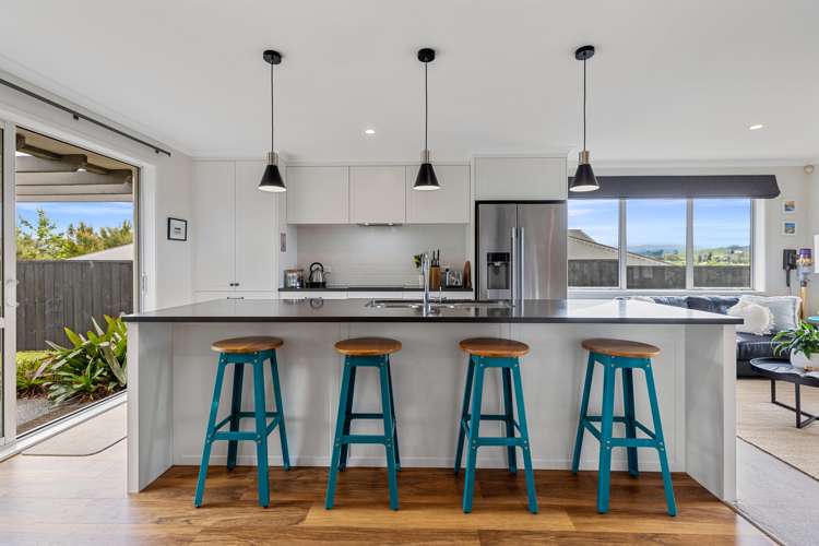 10 Carex Close Pyes Pa_5