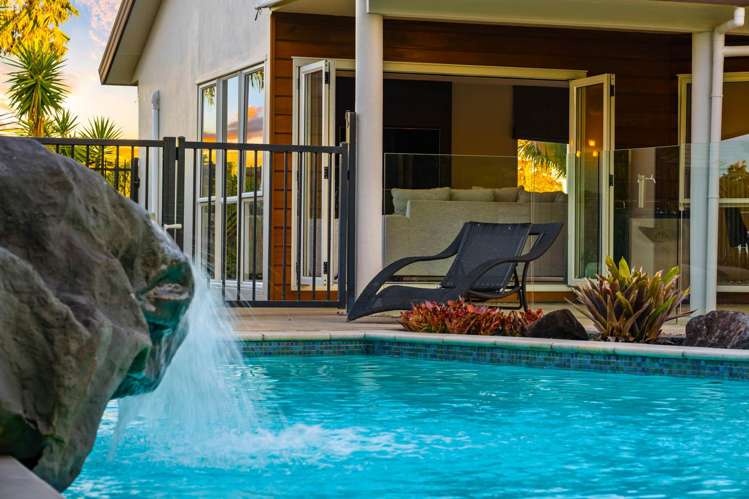 16 Windfall Grove Greenhithe_25