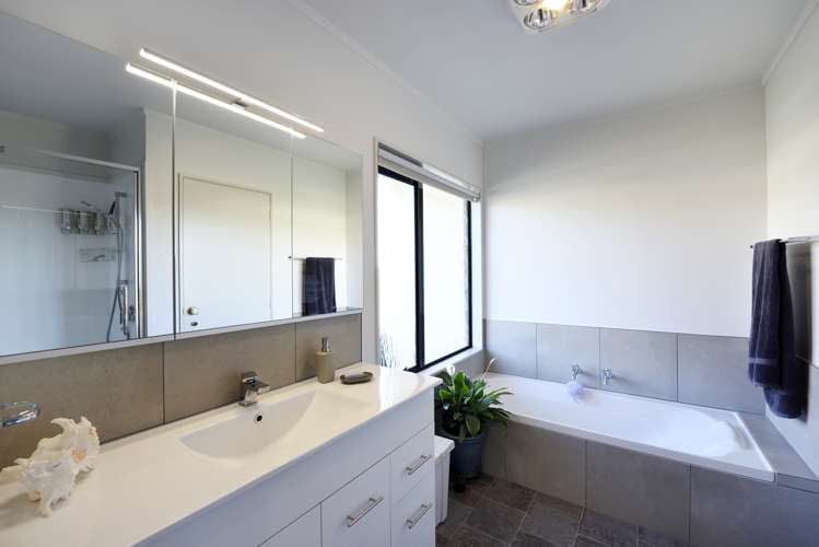 327 Princes Drive Britannia Heights_15